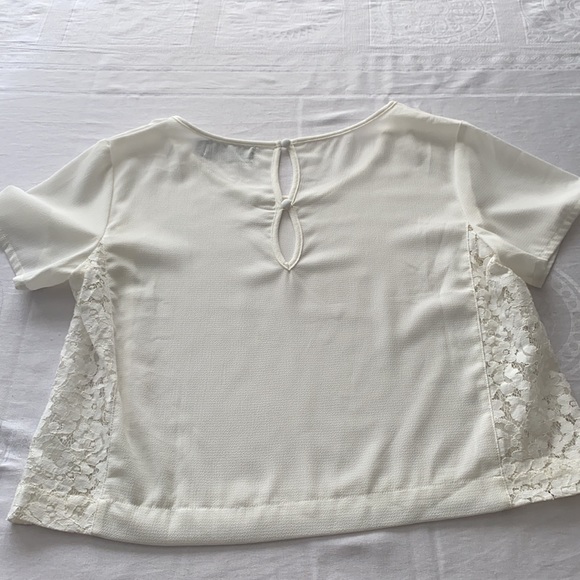 Minkpink ivory back button blouse. Boxy fit. Lace side panels. Size Medium. - Picture 5 of 8